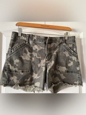 Banana Republic Jenna Short - Olive Green Camo Trim